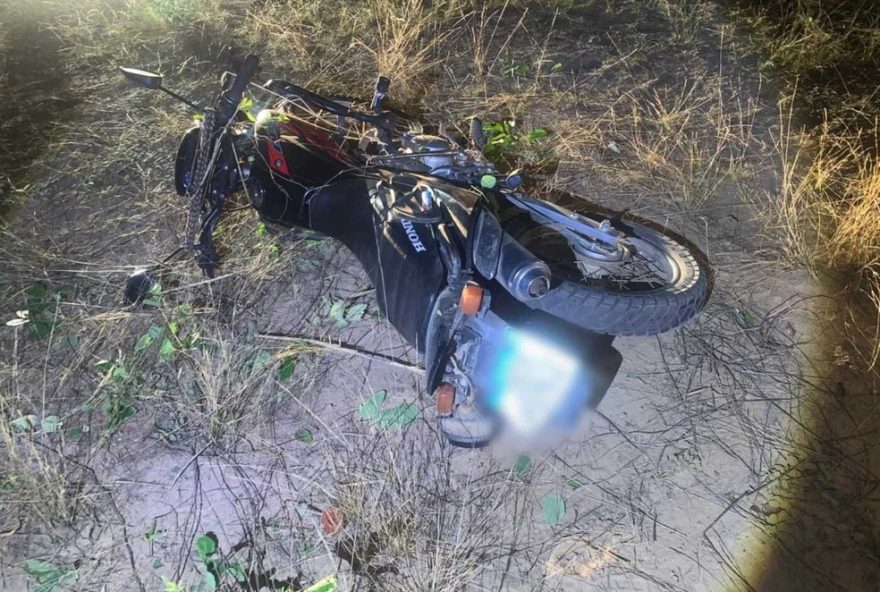 homem-de-24-anos-morre-em-acidente-com-moto-furtada-em-arinos3A-policia-investiga-caso homem-de-24-anos-morre-em-acidente-com-moto-furtada-em-arinos3A-policia-investiga-caso