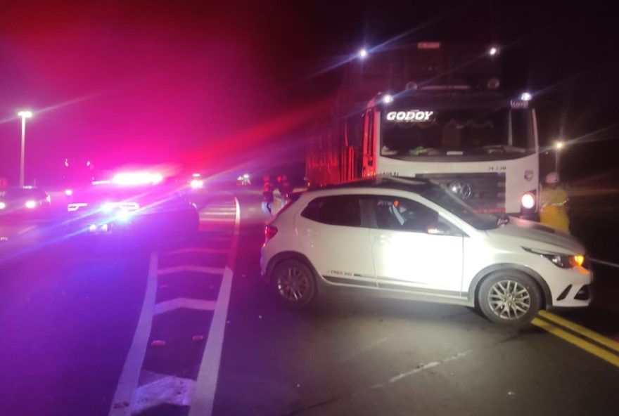 homem-de-48-anos-morre-em-acidente-fatal-na-br-373-no-parana3A-caminhao-de-pinus-envolvido