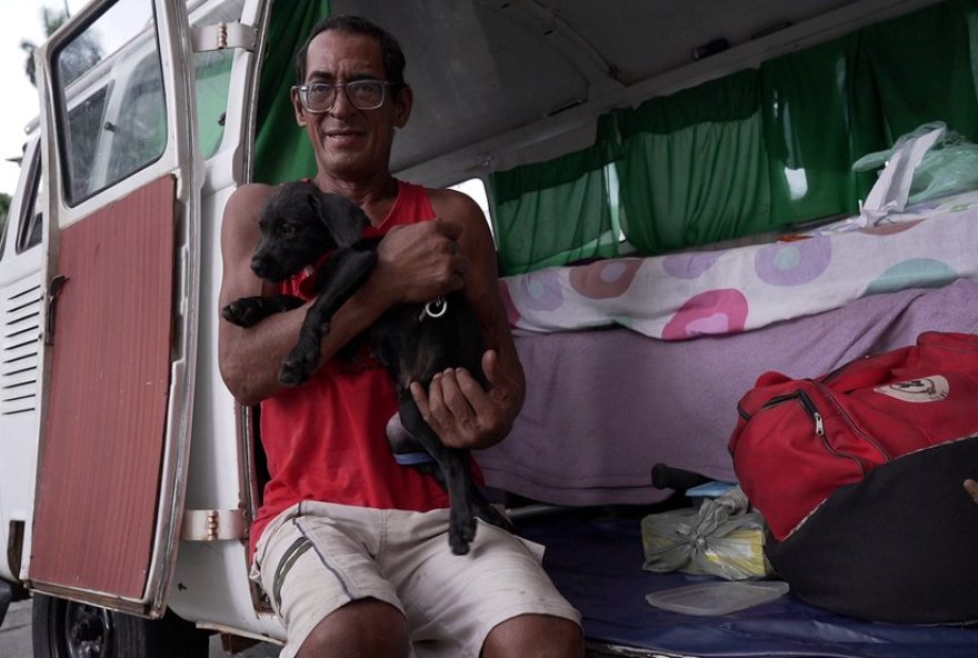 homem-desempregado-e-encontrado-morto-em-kombi-em-campinas3A-cachorro-esta-desaparecido