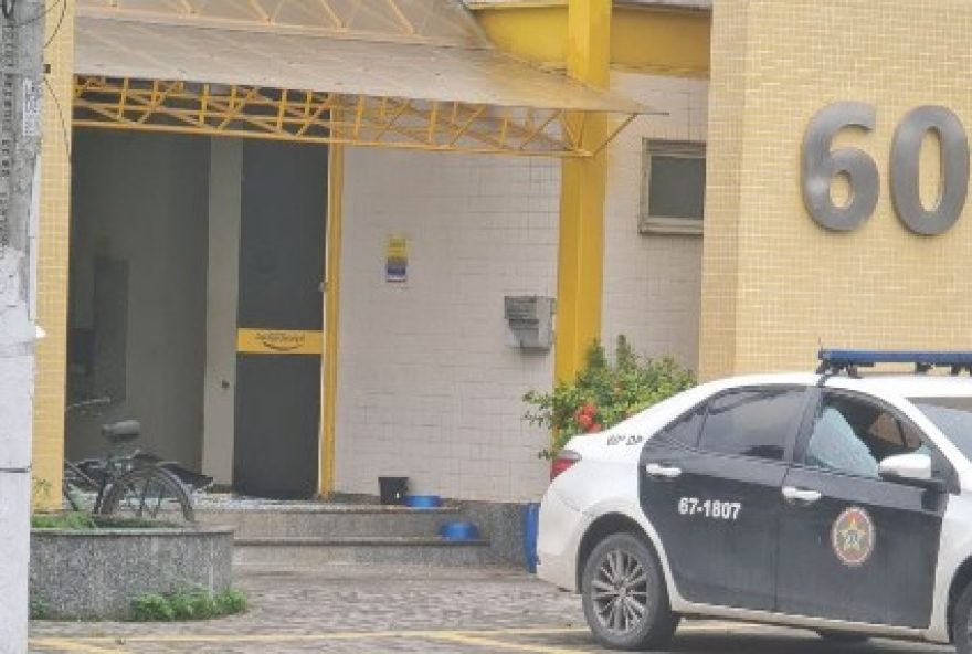 homem-detido-apos-quebrar-porta-de-delegacia-nao-representava-ameaca-direta-destaca-policia-civil homem-detido-apos-quebrar-porta-de-delegacia-nao-representava-ameaca-direta-destaca-policia-civil