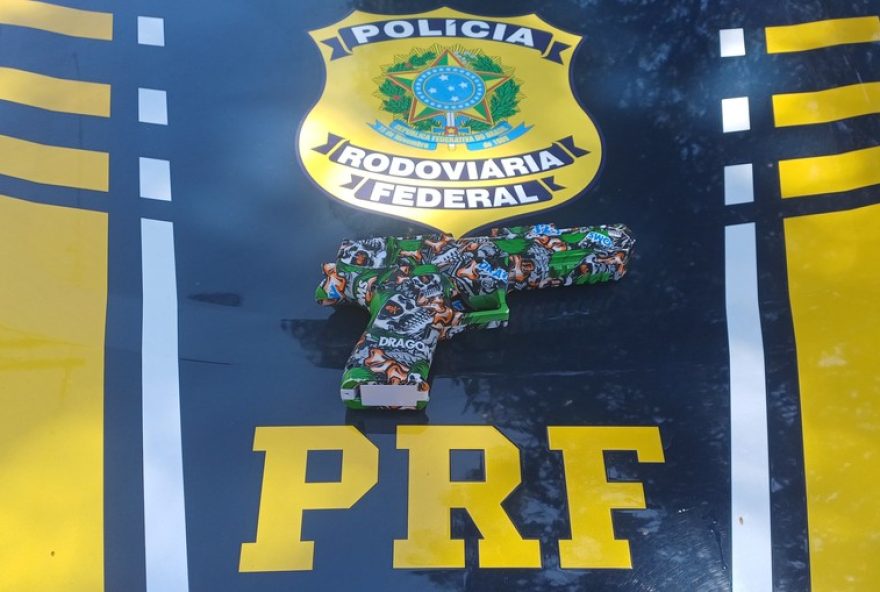 homem-detido-pela-prf-apos-tentativa-de-roubo-com-arma-de-brinquedo-no-rio-de-janeiro