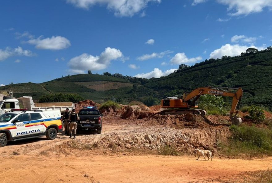 homem-e-assassinado-a-tiros-em-maquina-carregadeira-na-zona-rural-de-martins-soares3A-policia-investiga-o-crime