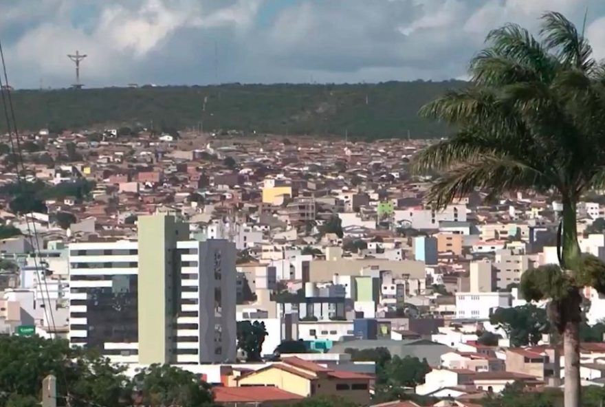 homem-e-assassinado-a-tiros-em-vitoria-da-conquista2C-bahia3A-suspeito-invade-residencia-e-atira-contra-vitima2C-que-nao-sobrevive.-policia-investiga.-acesse-de-bahia