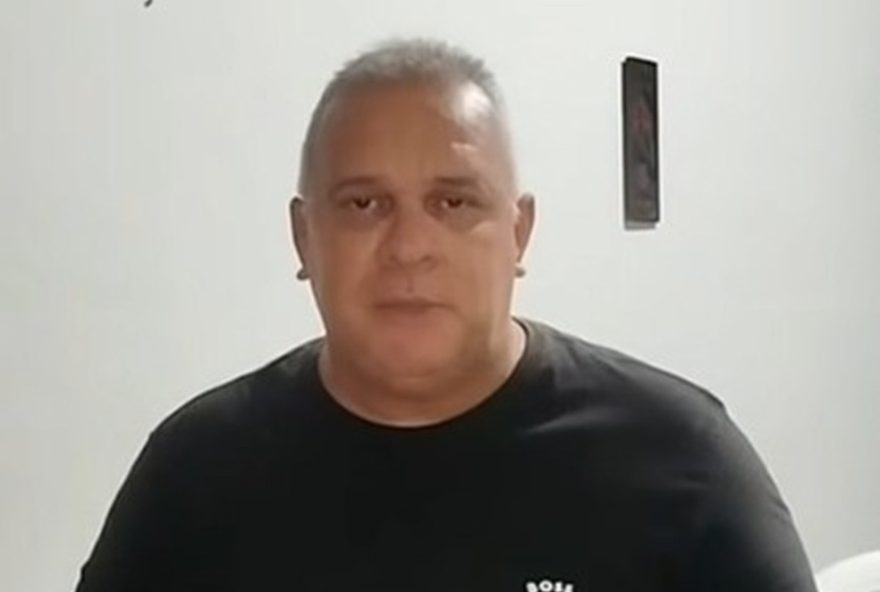 homem-e-assassinado-a-tiros-na-frente-de-casa-no-recife3A-vitima-era-lider-comunitario-no-bairro