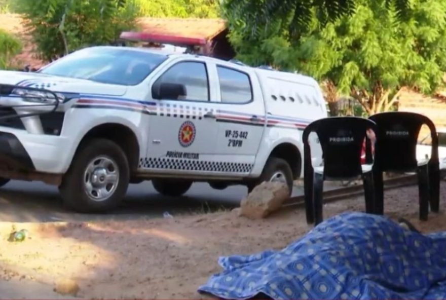 homem-e-assassinado-a-tiros-por-dupla-encapuzada-em-bar-de-caxias-ma homem-e-assassinado-a-tiros-por-dupla-encapuzada-em-bar-de-caxias-ma