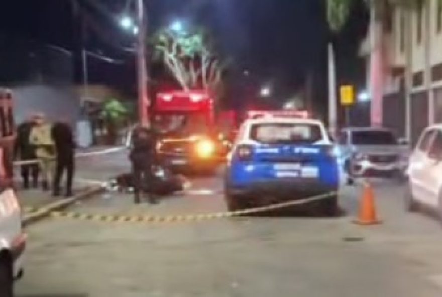 homem-e-brutalmente-assassinado-a-tiros-na-praca-managua-comunidade-de-bento-ribeiro-pede-por-justica-e-seguranca homem-e-brutalmente-assassinado-a-tiros-na-praca-managua-comunidade-de-bento-ribeiro-pede-por-justica-e-seguranca