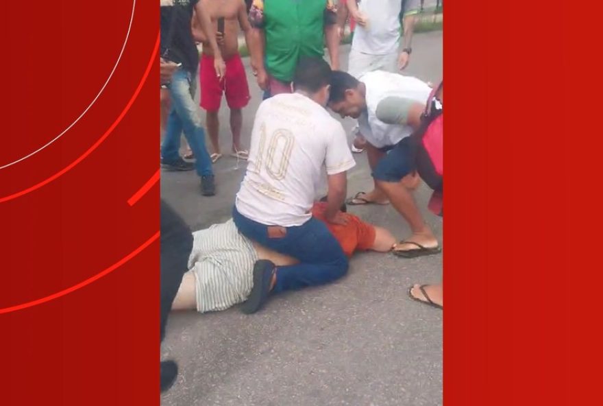 homem-e-detido-apos-esfaquear-ex-companheira-em-terminal-de-onibus-em-manaus3A-testemunhas-conseguiram-conter-o-agressor homem-e-detido-apos-esfaquear-ex-companheira-em-terminal-de-onibus-em-manaus3A-testemunhas-conseguiram-conter-o-agressor