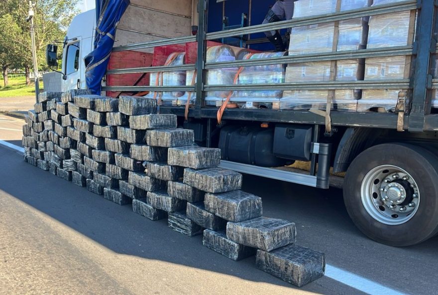 homem-e-detido-com-12C5-tonelada-de-maconha-em-caminhao-na-rodovia-raposo-tavares