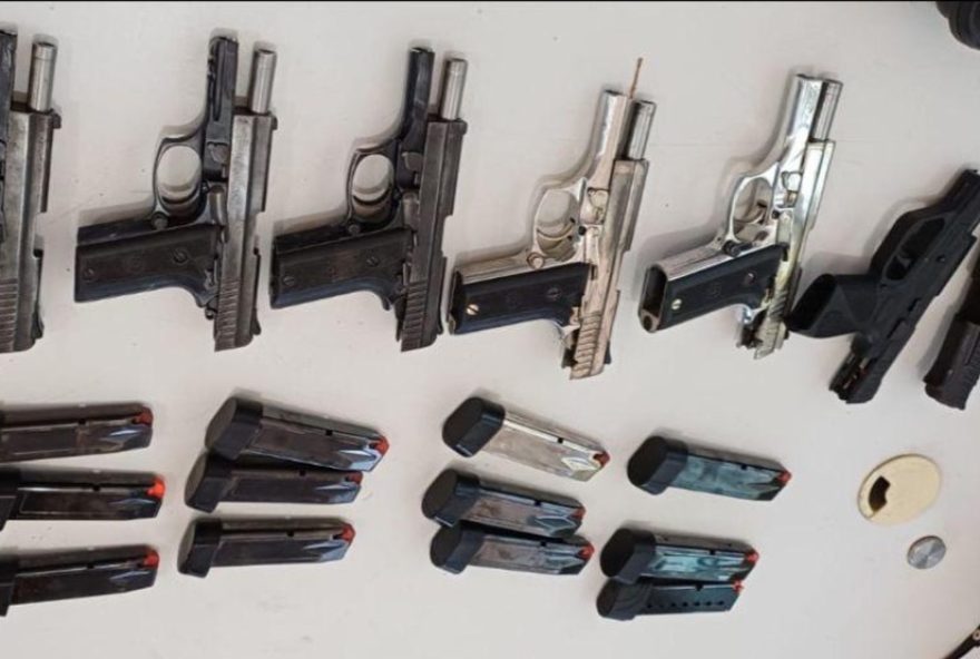 homem-e-detido-com-7-pistolas-em-onibus-no-ceara3A-prf-age-rapido-e-evita-crime-grave