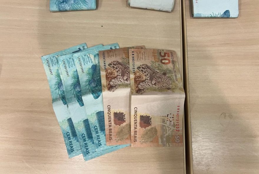 homem-e-detido-com-notas-falsas-pela-prf-em-salgueiro3A-suspeito-tentou-fazer-compras-em-supermercado