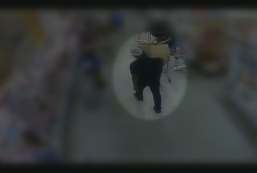 homem-e-detido-por-roubar-carne-em-mercado-de-copacabana3A-historia-de-crimes-anteriores-revelada