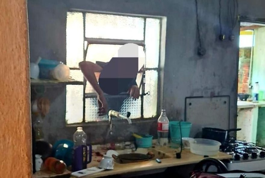 homem-e-encontrado-morto-ao-tentar-entrar-em-casa-em-araguari2C-mg3A-policia-investiga-caso-no-bairro-tranquilo-miranda homem-e-encontrado-morto-ao-tentar-entrar-em-casa-em-araguari2C-mg3A-policia-investiga-caso-no-bairro-tranquilo-miranda