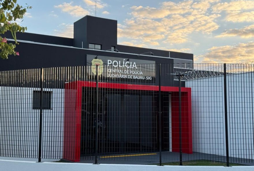 homem-e-encontrado-morto-em-carro-sem-roupas-em-bauru3A-policia-investiga-caso-suspeito