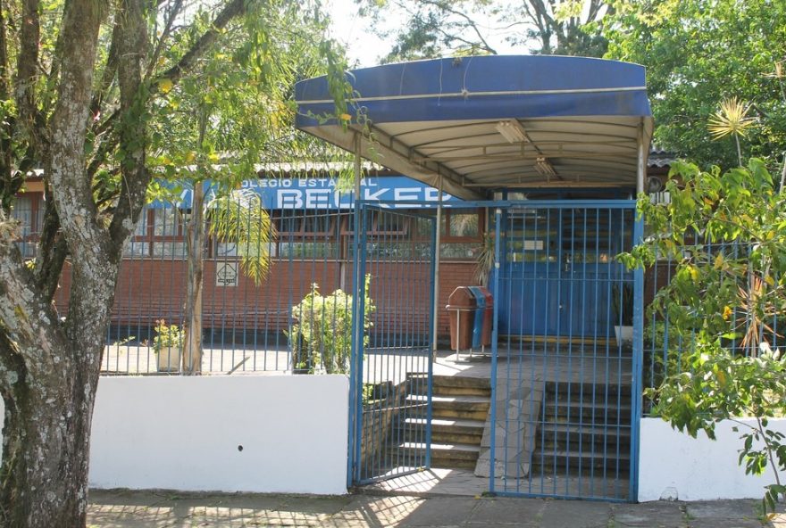 homem-e-encontrado-morto-preso-a-fio-eletrico-em-escola3A-novo-hamburgo-em-choque