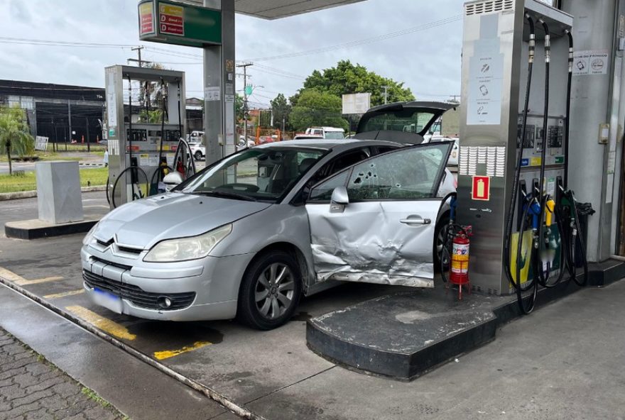 homem-e-executado-com-12-tiros-em-posto-de-porto-alegre3A-investigacoes-em-curso