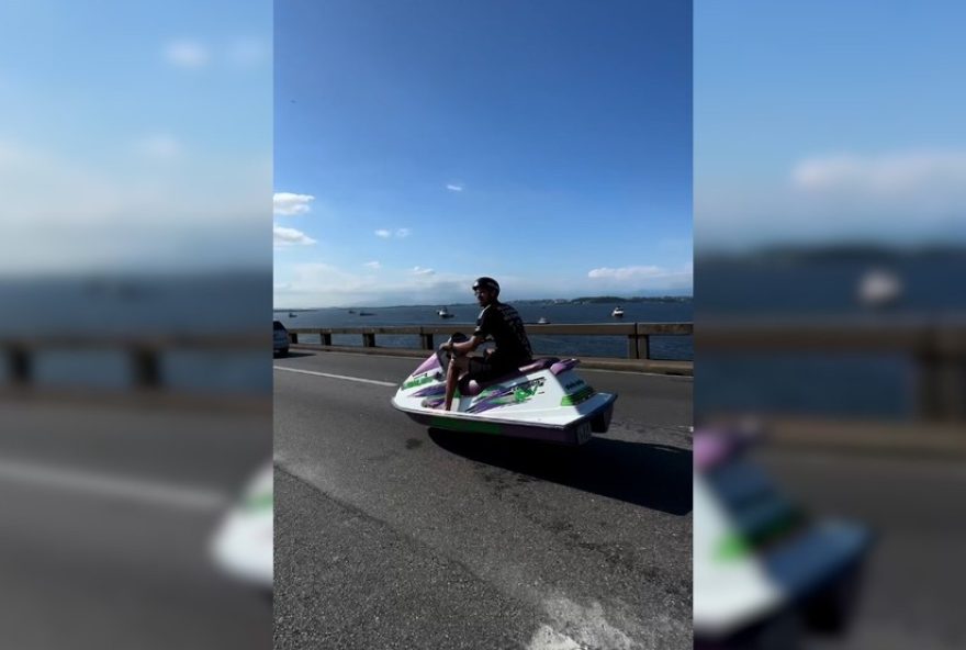 homem-e-flagrado-andando-com-moto-aquatica-adulterada-na-ponte-rio-niteroi3B-prf-diz-que-aplicara-multa