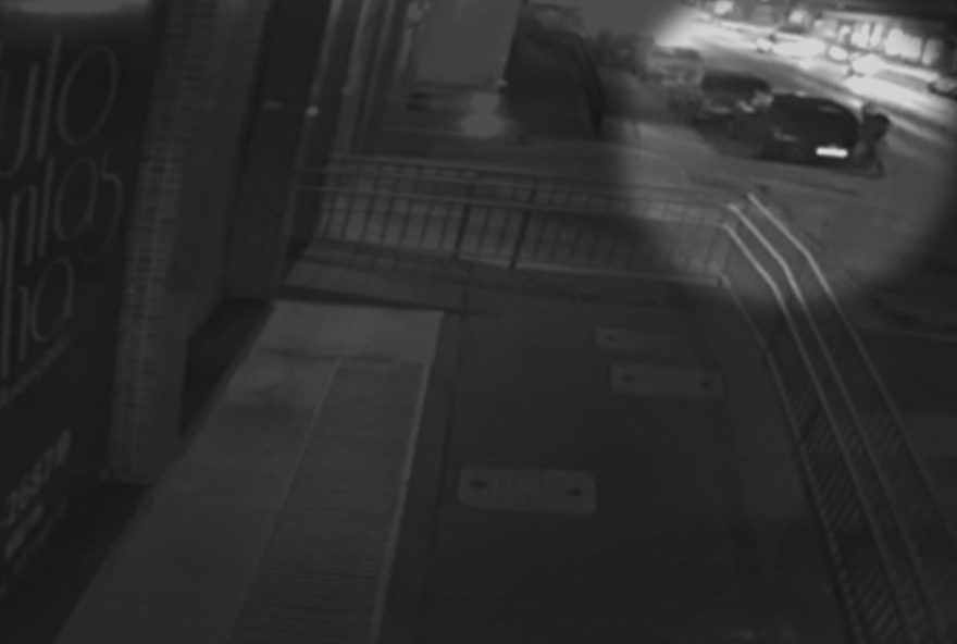 homem-e-flagrado-vandalizando-carro-em-vicente-pires3A-caso-esta-sendo-investigado.-aja-em-conjunto-pela-seguranca-da-comunidade