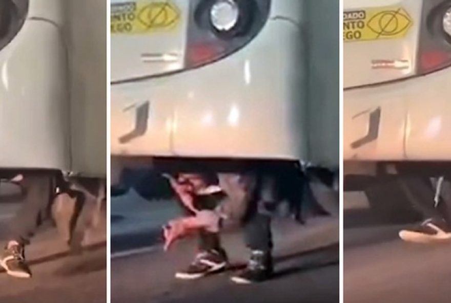 homem-e-flagrado-viajando-perigosamente-na-estrutura-de-onibus-no-rio-de-janeiro3A-alerta-para-seguranca-no-transporte-publico