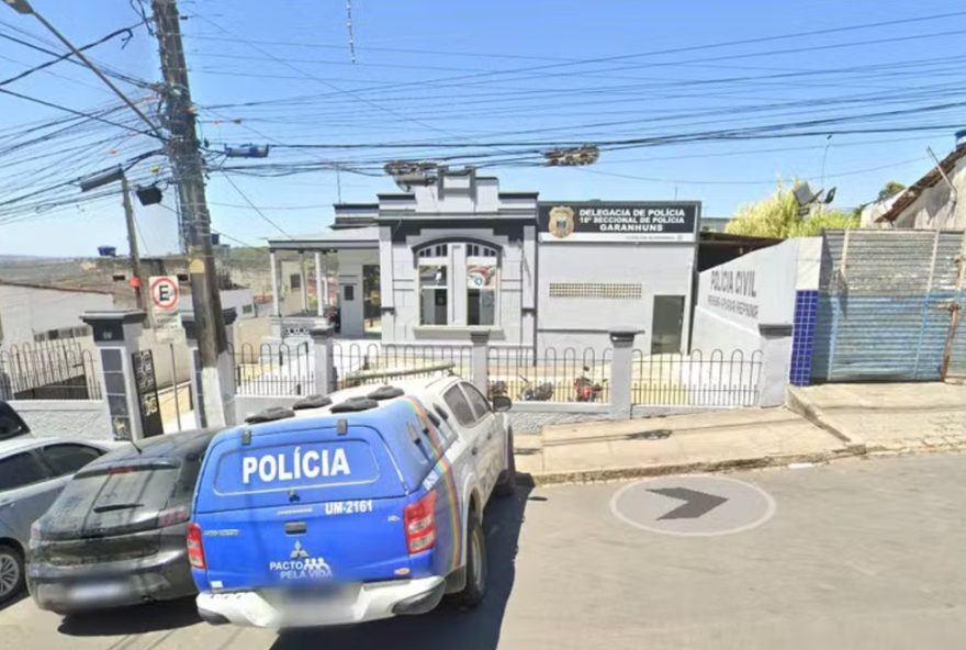 homem-e-morto-a-tiros-dentro-de-ambulancia-em-canhotinho3A-policia-investiga-crime homem-e-morto-a-tiros-dentro-de-ambulancia-em-canhotinho3A-policia-investiga-crime