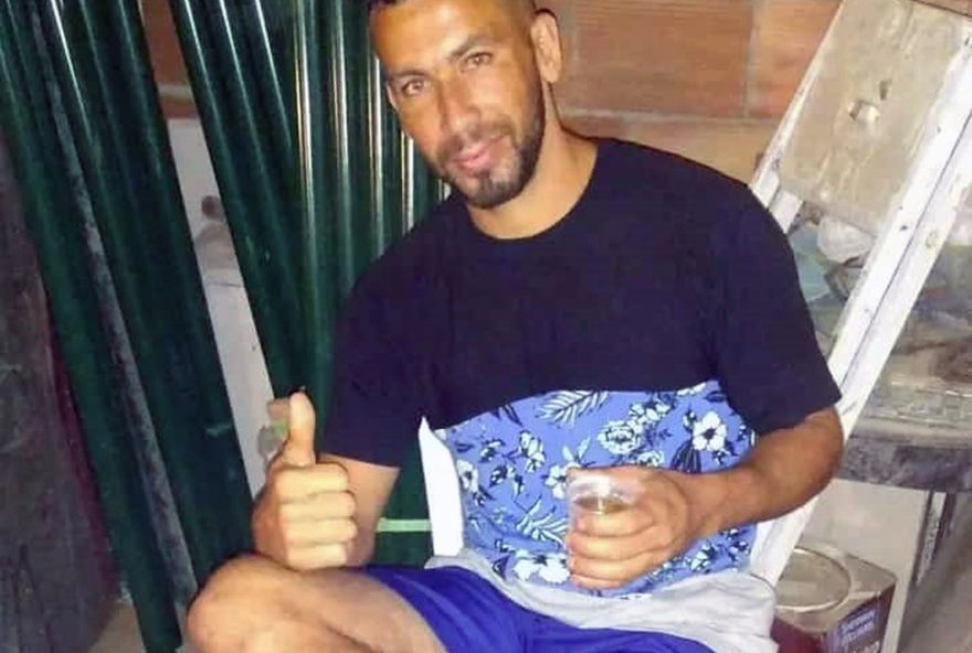 homem-e-morto-com-facao-de-churrasco-em-briga-fatal-em-praca-de-iraja3A-filho-tambem-e-esfaqueado