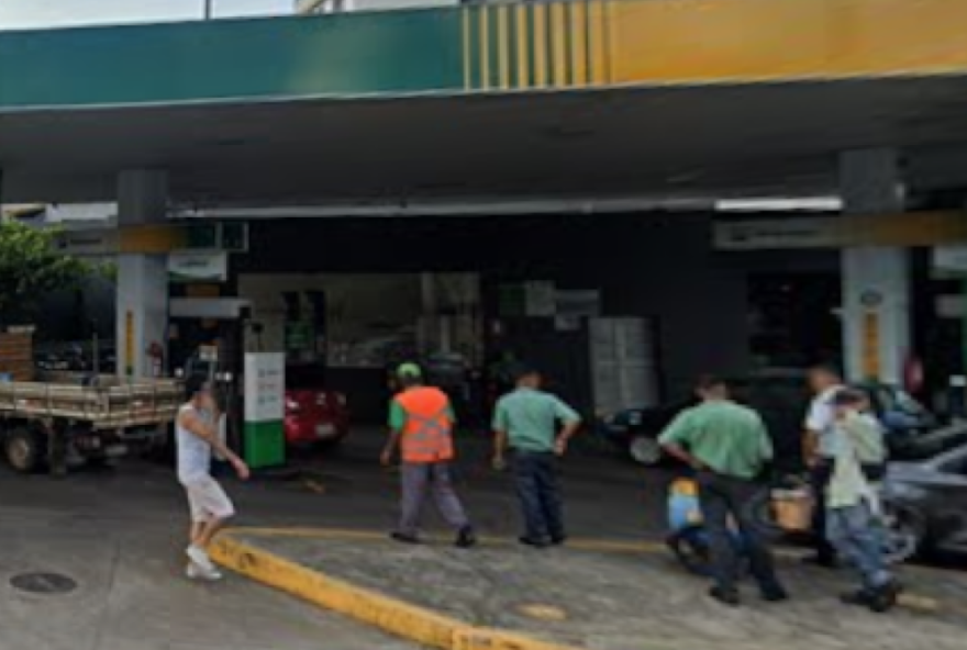 homem-e-morto-em-posto-de-gasolina-em-bh-na-frente-do-filho