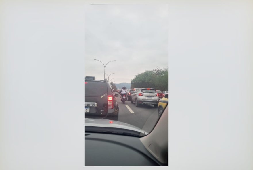 homem-e-morto-pela-pm-na-linha-vermelha3A-transito-afetado-na-regiao-de-sao-cristovao-noticias-do-rio