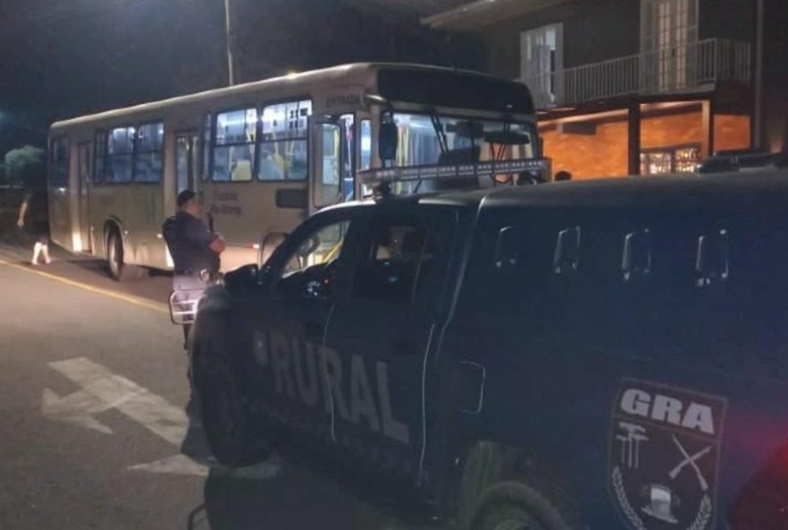 homem-e-preso-apos-furtar-onibus-e-deixar-chinelo-nos-pedais3A-caso-curioso-na-regiao-metropolitana-de-curitiba