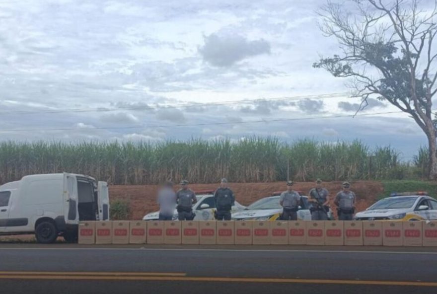 homem-e-preso-com-10-mil-macos-de-cigarros-contrabandeados-em-barretos2C-sp