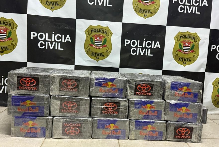 homem-e-preso-com-241-kg-de-cocaina-em-carro-na-sp-147-em-mogi-mirim3A-flagrante-da-policia-civil
