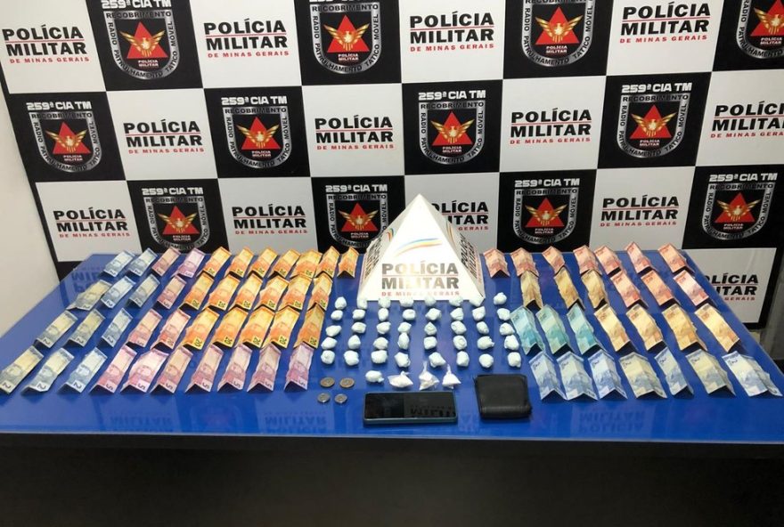 homem-e-preso-com-44-pacotes-de-cocaina-em-carro-durante-operacao-contra-trafico-em-pirapora3A-saiba-mais