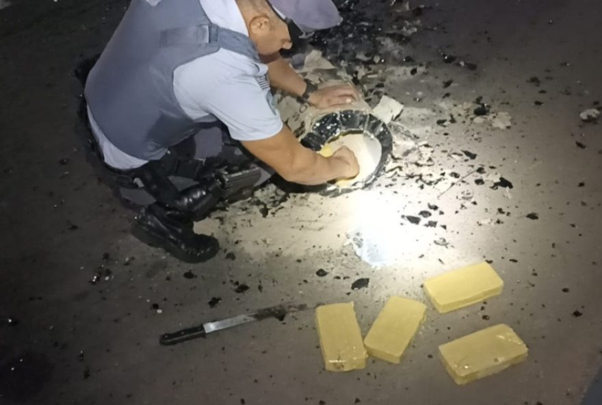 homem-e-preso-com-7kg-de-cocaina-escondidos-em-tambor-de-piche-em-onibus3A-flagrante-em-regente-feijo