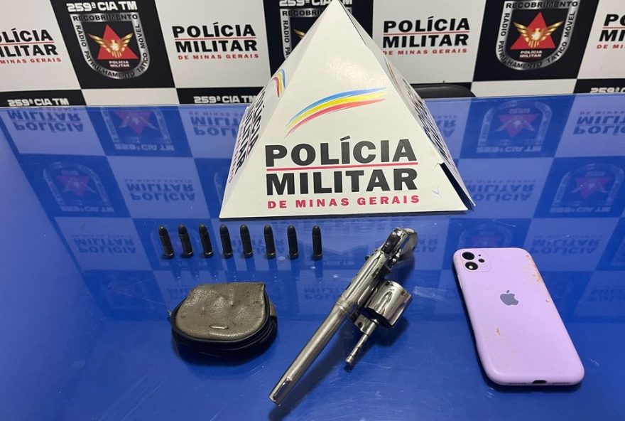 homem-e-preso-com-arma-apos-disparar-durante-cavalgada3A-policia-age-rapido-e-consegue-dete-lo