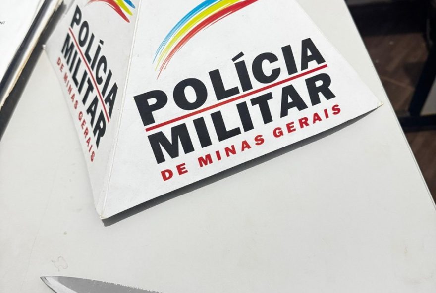 homem-e-preso-com-faca-apos-perseguir-companheira-em-grao-mogol
