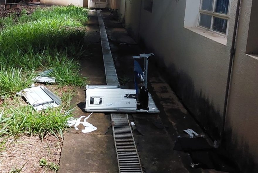 homem-e-preso-em-flagrante-apos-furtar-equipamento-e-fingir-dormir-em-predio-da-prefeitura-em-rio-preto homem-e-preso-em-flagrante-apos-furtar-equipamento-e-fingir-dormir-em-predio-da-prefeitura-em-rio-preto