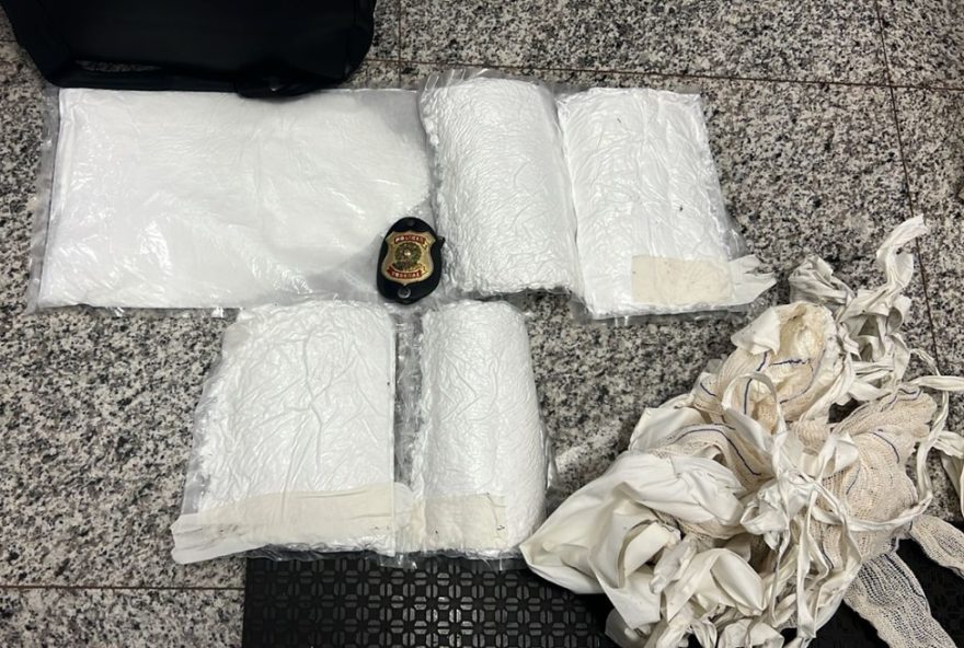 homem-e-preso-em-flagrante-com-22C1kg-de-cocaina-no-aeroporto-de-cascavel