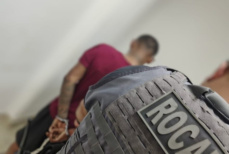 homem-e-preso-pela-pm-apos-fugir-do-plantao-policial-e-se-esconder-em-manilha-de-esgoto homem-e-preso-pela-pm-apos-fugir-do-plantao-policial-e-se-esconder-em-manilha-de-esgoto