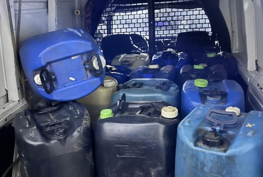 homem-e-preso-por-tentar-abastecer-700-litros-de-diesel-com-documento-falso-em-guaruja homem-e-preso-por-tentar-abastecer-700-litros-de-diesel-com-documento-falso-em-guaruja