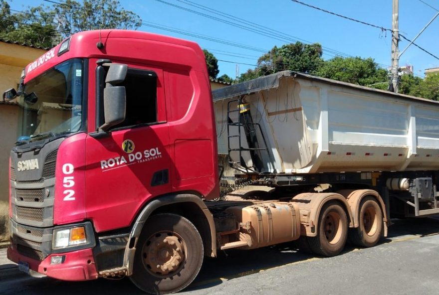 homem-e-preso-suspeito-de-roubar-carreta-em-estrada-rural-de-sp3A-motorista-feito-refem-e-encontrado-em-mairinque