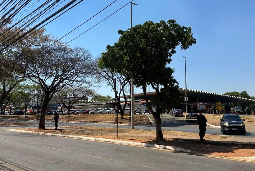 homem-e-preso-vendendo-explosivos-na-rodoviaria-de-planaltina3A-suspeito-tinha-historico-criminal-e-foi-detido-em-flagrante