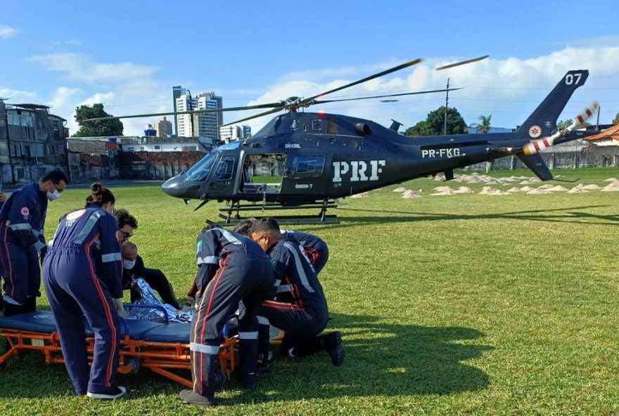 homem-e-resgatado-de-helicoptero-pela-prf-apos-choque-eletrico-em-belo-jardim