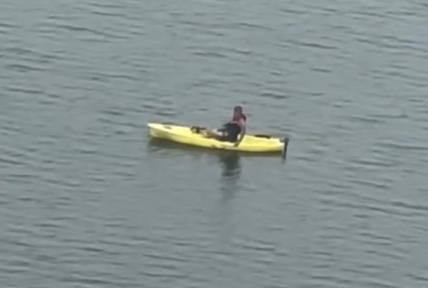 homem-em-caiaque-resgatado-de-helicoptero-apos-horas-a-deriva-na-barragem-de-pirapama2C-no-cabo-de-santo-agostinho homem-em-caiaque-resgatado-de-helicoptero-apos-horas-a-deriva-na-barragem-de-pirapama2C-no-cabo-de-santo-agostinho