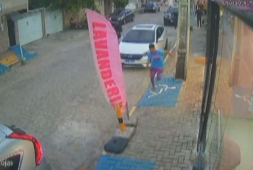 homem-foge-da-delegacia-de-ipojuca-apos-ser-preso-por-trafico-de-drogas3A-autoridades-em-busca-do-fugitivo