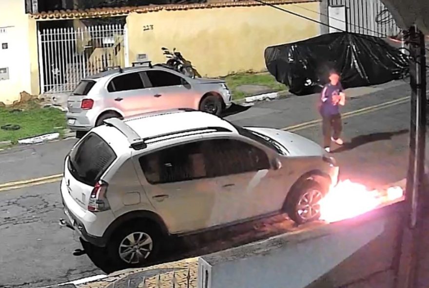 homem-incendeia-carro-em-avenida-de-campinas3A-video-de-camera-de-seguranca-revela-crime-e-mobiliza-comunidade-local homem-incendeia-carro-em-avenida-de-campinas3A-video-de-camera-de-seguranca-revela-crime-e-mobiliza-comunidade-local
