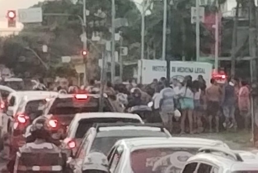 homem-morre-ao-ter-cabeca-esmagada-por-caminhao-em-recife3A-acidente-fatal-no-cruzamento-das-avenidas-agamenon-magalhaes-e-dr.-jayme-da-fonte