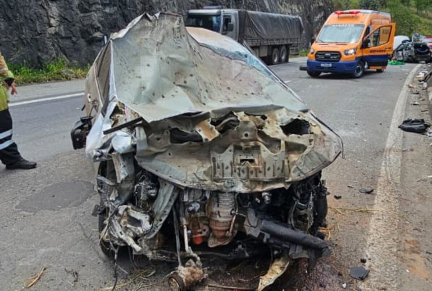 homem-morre-e-duas-pessoas-ficam-feridas-apos-batida-na-br-040 homem-morre-e-duas-pessoas-ficam-feridas-apos-batida-na-br-040