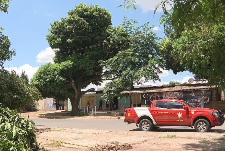 homem-morre-eletrocutado-ao-colher-mangas-em-arvore-no-gama2C-df3A-caso-sob-investigacao-da-policia-civil homem-morre-eletrocutado-ao-colher-mangas-em-arvore-no-gama2C-df3A-caso-sob-investigacao-da-policia-civil