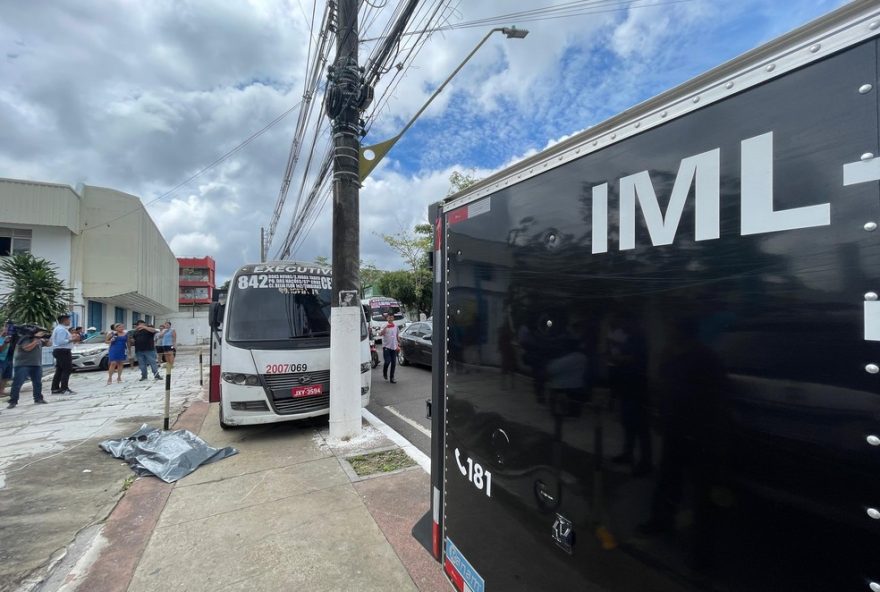 homem-morre-em-acidente-com-micro-onibus-na-avenida-djalma-batista3A-alerta-para-seguranca-viaria