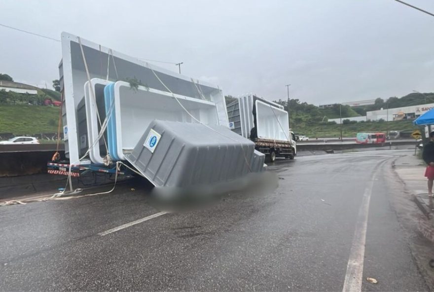 homem-morre-em-acidente-com-piscina-na-br-381-em-betim