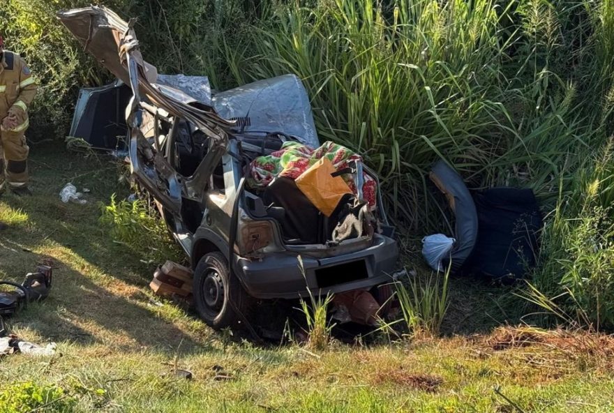 homem-morre-em-capotamento-na-br-158-em-campo-mourao2C-pr3A-dois-feridos-graves.-medidas-de-seguranca-no-transito-sao-essenciais.-confira