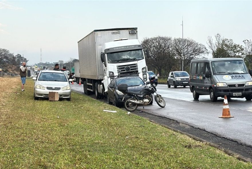homem-morre-em-engavetamento-entre-caminhoes-na-dutra2C-em-sao-jose-dos-campos3A-acidente-causa-congestionamentos-e-complica-transito